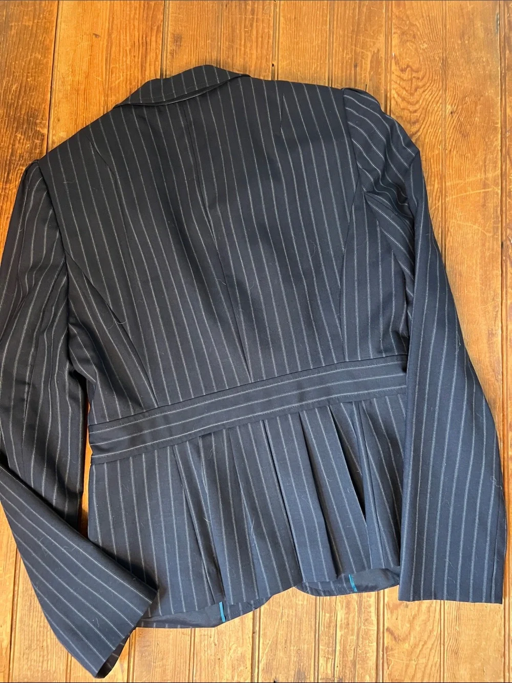 Banana Republic Navy Pinstripe cropped short Blazer pleated back size 4